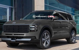 Hyundai Palisade thế hệ mới lần đầu lộ nội thất: Rộng hơn, màn hình cong, vô lăng giống Land Rover