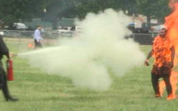 Một người tự thiêu trước Đại sứ quán Israel tại Mỹ