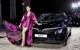 VinFast năm 2023 bán 35.000 ô tô điện, 72.500 xe máy điện, doanh thu tăng hay giảm?