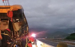 Tai nạn giữa xe khách và xe tải trên cao tốc, 2 người tử vong