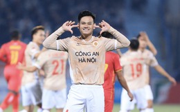 "Sao thất sủng" của HLV Troussier tung tuyệt phẩm, Kiatisuk tận hưởng hat-trick ngọt ngào cùng Quang Hải