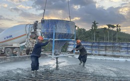 Tập đoàn Sơn Hải: 700 công nhân tổ chức "3 ca, 4 kíp" làm việc 24/7 xuyên Tết trên đoạn cao tốc dự kiến hoàn thành trước hạn ít nhất 1 năm