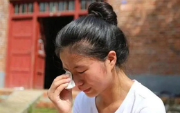 Tết về quê thăm bố mẹ chồng, con dâu bật khóc nức nở khi thấy cảnh này lúc nửa đêm