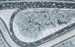 Bão tuyết Trung Quốc làm gián đoạn giao thông, cả triệu người nguy cơ mắc kẹt