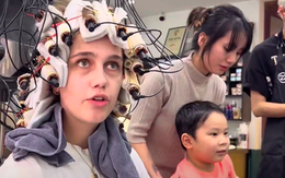 Khách Tây ở Hà Nội trải nghiệm "cuộc đua" làm đẹp sát Tết: "Tôi đến từ hôm qua nhưng salon hẹn hôm nay mới làm cho"