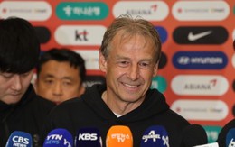 HLV Klinsmann đổ thêm dầu vào lửa, tuyên bố không thay đổi phong cách