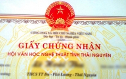 Khoe tờ giấy chứng nhận từ năm cấp 2, cô gái khiến dân tình nghi ngờ: Thực sự có người sinh ngày này?