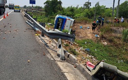 Lật xe khách trên cao tốc TP Hồ Chí Minh - Trung Lương, nhiều người bị thương