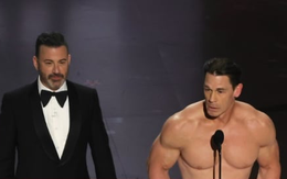 Nam diễn viên khỏa thân lên trao giải ở Oscar 2024 là ai?