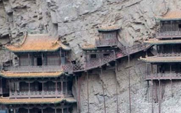 'Ngôi chùa nguy hiểm nhất Trung Quốc' cheo leo trên vách núi hơn 1.500 năm