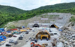 'Kỳ tích' hơn 900 ngày đào thông đường hầm xuyên núi dài nhất trên tuyến cao tốc 146.990 tỷ ở Việt Nam