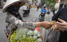 Vụ khách Tây bị "chặt chém" túi táo 200 nghìn: Công an phường Thụy Khuê vào cuộc