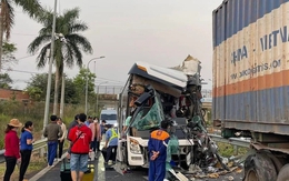 Vụ xe khách tông kinh hoàng ở cao tốc TP HCM-Long Thành-Dầu Giây: Tài xế chết, 12 hành khách bị thương