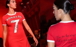 Bạn gái gây sốt khi mặc áo đấu của Ronaldo lên sàn diễn thời trang, được các nhóc tì đi theo ủng hộ hết mình