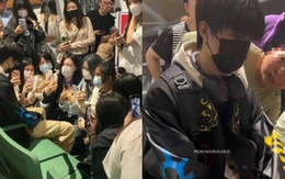Cảnh tượng gây phẫn nộ: Nam idol 16 tuổi sợ sệt khi bị fan cuồng quây kín, dí điện thoại vào mặt livestream tại sân bay
