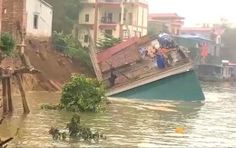 Sông Cầu 'nuốt chửng' nhà dân, Bắc Ninh công bố tình huống khẩn cấp