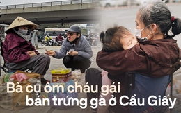 Nước mắt phía sau bức ảnh bà cụ bán trứng ôm bé gái ở ngã tư Cầu Giấy