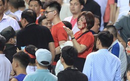CĐV đánh nhau đổ máu trên sân Mỹ Đình trong ngày đội tuyển Việt Nam thua đau Indonesia