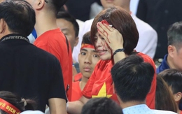CĐV Việt Nam bị đánh chảy máu đầu ngay tại sân Mỹ Đình trong ngày đội nhà thua Indonesia