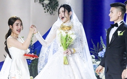 Hé lộ mối quan hệ của Chu Thanh Huyền và chị dâu Quang Hải qua khoảnh khắc trao quà cưới