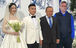 Xôn xao ảnh HLV Troussier kề vai thầy Park tới dự đám cưới Quang Hải, thực hư ra sao?