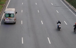TP HCM: Hãi hùng xe máy lao vun vút vào đường cấm