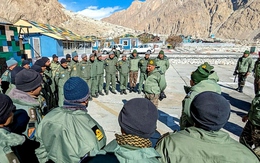 Ấn Độ điều thêm 10.000 binh lính tới khu vực biên giới tranh chấp với Trung Quốc