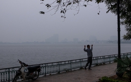 Hà Nội sáng nay: Ô nhiễm bủa vây, người dân tập thể dục trong không khí ở mức độc hại