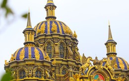 Nườm nượp check-in tòa lâu đài 'dát vàng' của đại gia kinh doanh phế liệu