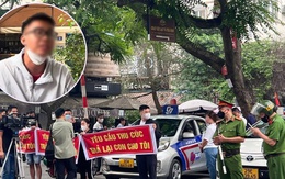 Vụ thai nhi tử vong ở Hà Nội: Người nhà căng băng rôn trước cổng Bệnh viện Thu Cúc