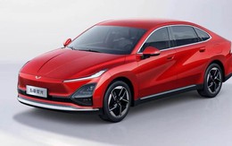 Hãng xe Trung Quốc đang bán tại Việt Nam trình làng mẫu sedan ngang cỡ Toyota Camry, khởi điểm từ 300 triệu đồng