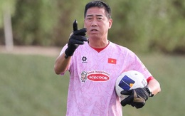Đang chuẩn bị dự giải châu Á, trợ lý HLV U23 Việt Nam bất ngờ bị CLB thanh lý hợp đồng