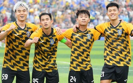Chiến thắng trong "trận đấu 6 điểm", đội bóng của HLV Park Hang-seo tiến bước dài đến tấm vé thăng hạng