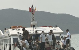 Gần 2.000 du khách mắc kẹt trên biển Vân Đồn - Quan Lạn