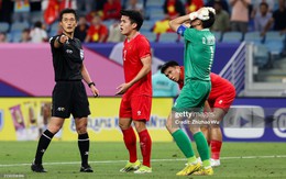 Phía sau "cánh tay hư" của U23 Việt Nam: "Trọng tài chúng tôi cũng muốn quyết đoán, nghiêm khắc nhưng…"