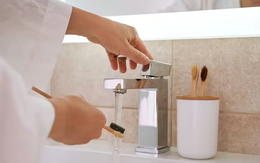 Nha sĩ cảnh báo đánh răng sai lầm có thể khiến răng ố vàng