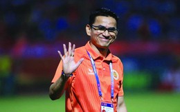 Kiatisuk Senamuang: Duyên và nợ với bóng đá Việt