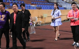 Không còn cảnh "thờ ơ", chủ tịch CLB Hà Nội có thái độ khác hẳn, vui ra mặt với hoa hậu Đỗ Mỹ Linh