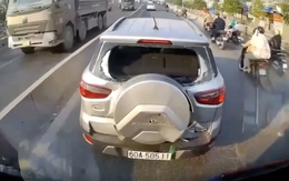 Clip TNGT: Xe tải đâm bẹp đuôi Ford Ecosport vì không giữ khoảng cách an toàn