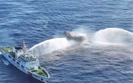 Philippines triệu đại sứ Trung Quốc vì vụ tấn công bằng vòi rồng