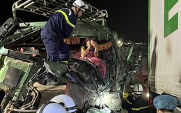 Cảnh sát cắt cabin giải cứu tài xế mắc kẹt trong xe tải sau vụ tai nạn