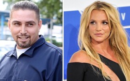 Britney Spears giẫm lên vết xe đổ