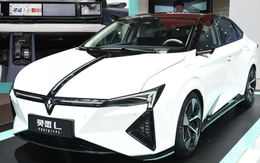 Honda làm sedan mới có thiết kế dị, nội thất 5 màn hình, dùng công nghệ Trung Quốc, chạy 520km/sạc