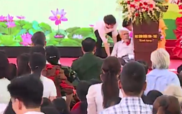 Nghệ An: Nguyên hiệu trưởng bất ngờ bị đột quỵ khi đang phát biểu tại lễ kỷ niệm thành lập trường