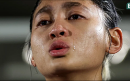 Tuyển thủ Indonesia khóc nức nở, tạo nên hình ảnh đặc biệt sau trận thắng đậm