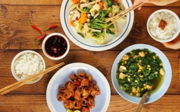 Đũa dùng sai cách sẽ thành "ổ vi khuẩn" huỷ hoại sức khoẻ, từ loét dạ dày, bệnh gan đến ung thư đều có thể "gõ cửa"