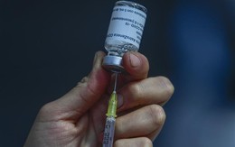 Bốn vấn đề rút ra từ tác dụng phụ của vaccine ngừa COVID-19