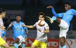 V-League 2023-2024: Bàn thua gây tranh cãi khiến Khánh Hòa đến gần suất rớt hạng