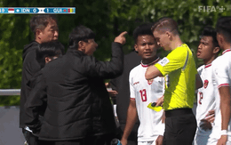 HLV Shin Tae-yong nhận thẻ đỏ, U23 Indonesia tạo ra hình ảnh gây tranh cãi ở trận tranh vé Olympic