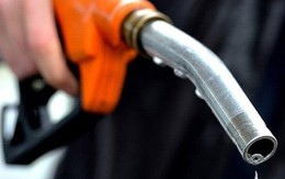 Giá xăng dầu bật tăng, RON 95 vượt 22.000 đồng/lít